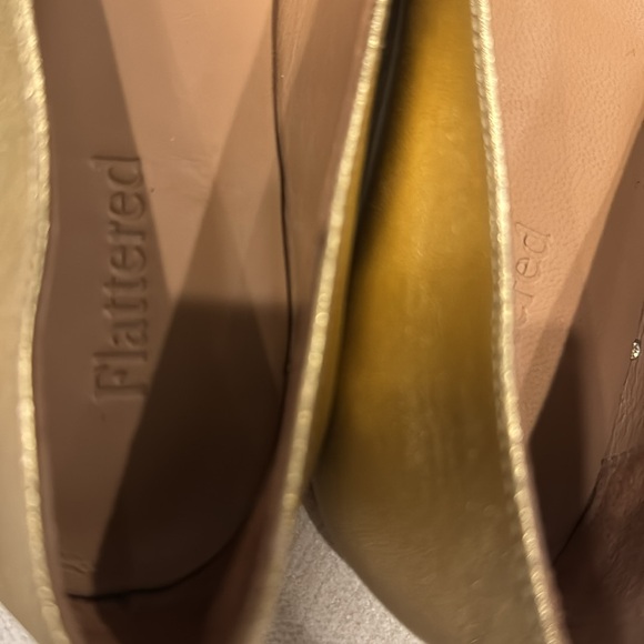 Bodil Flat in Gold
Great Condition! - Picture 6 of 8